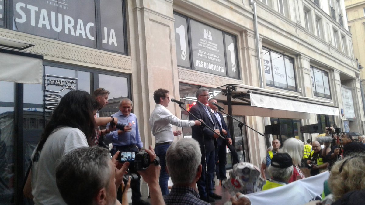Kom_Obr_Dem_Int's tweet photo. Former President is celebrating Polish Freedom Day with #KOD at #All4Freedom demo Warsaw
To Freedom!! To Poland!! https://t.co/hBmP4IWzel