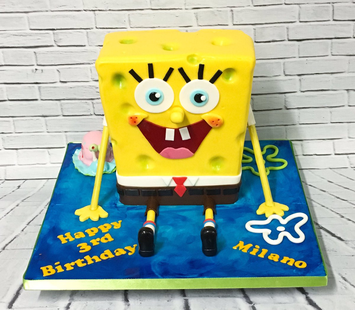 bakethatcakeuk's tweet photo. @TheoPaphitis 'Making the Edible Incredible' is what i love doing! #sbs  #SmallBusiness https://t.co/7WLKQCC6my