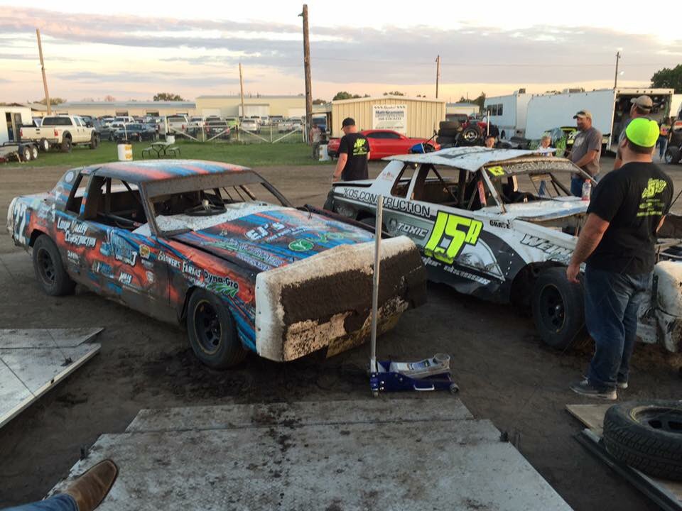 Brady22w's tweet photo. Picked up another win last night!  1st and 2nd for #TeamBroken #VictoryChassis https://t.co/NqkY5GqTuR