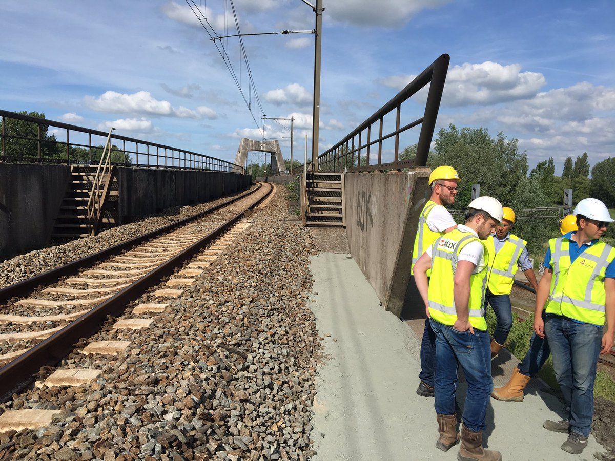 #pinksterweekend, weer een tevreden klant <a href="/ProRail/">ProRail</a>, Woerden Fly-over berm/pad verbeteren <a href="/MolhoekCCT/">Molhoek-CCT</a> werk bijna weer gereed, samenwerken.
