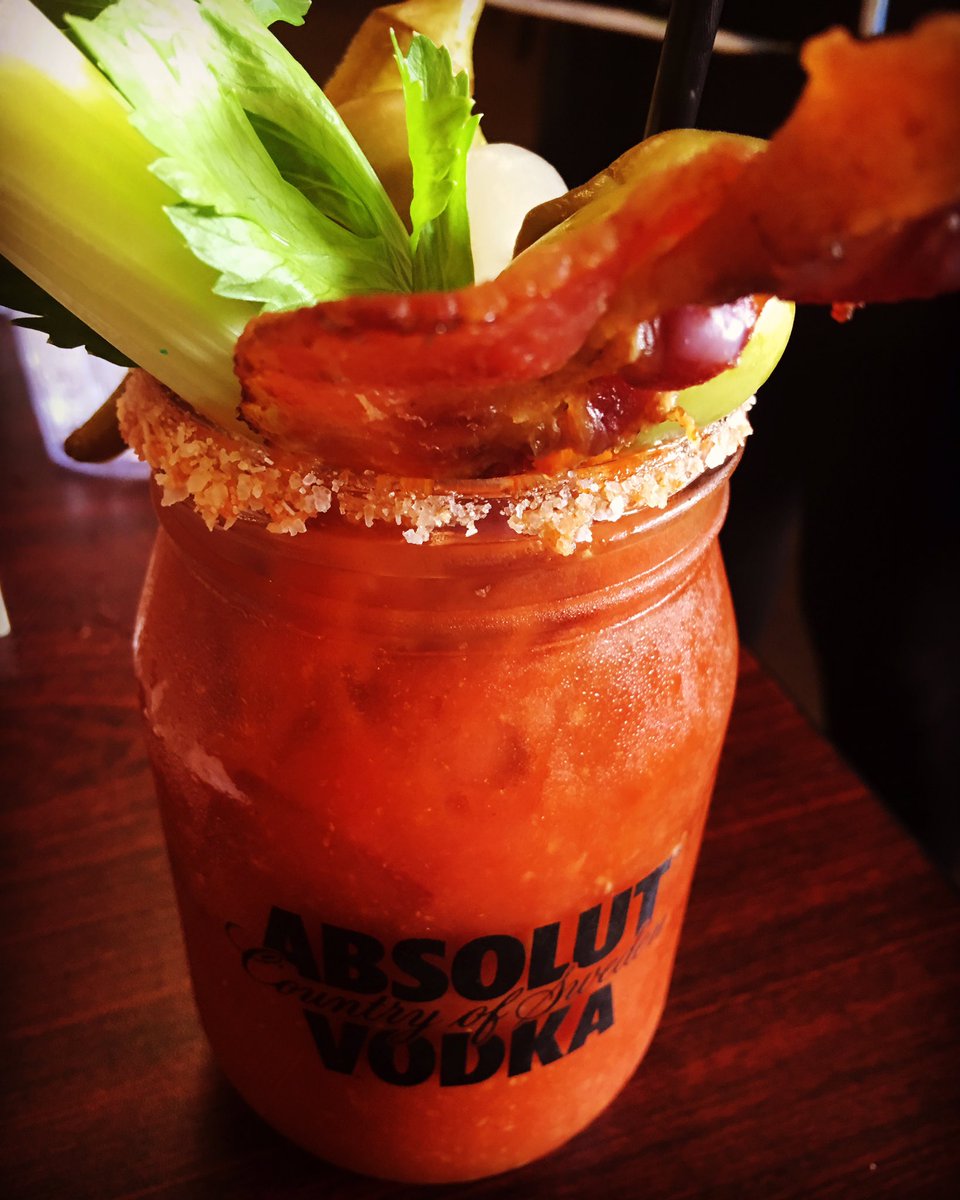 brbrunches's tweet photo. @MasonsGrill brunch is outstanding. #brunch #brbrunches #batonrouge #MasonsGrill #BloodyMary #BloodyMason #ChickandWaffles  #SundayBrunch https://t.co/AD7rqPQl34