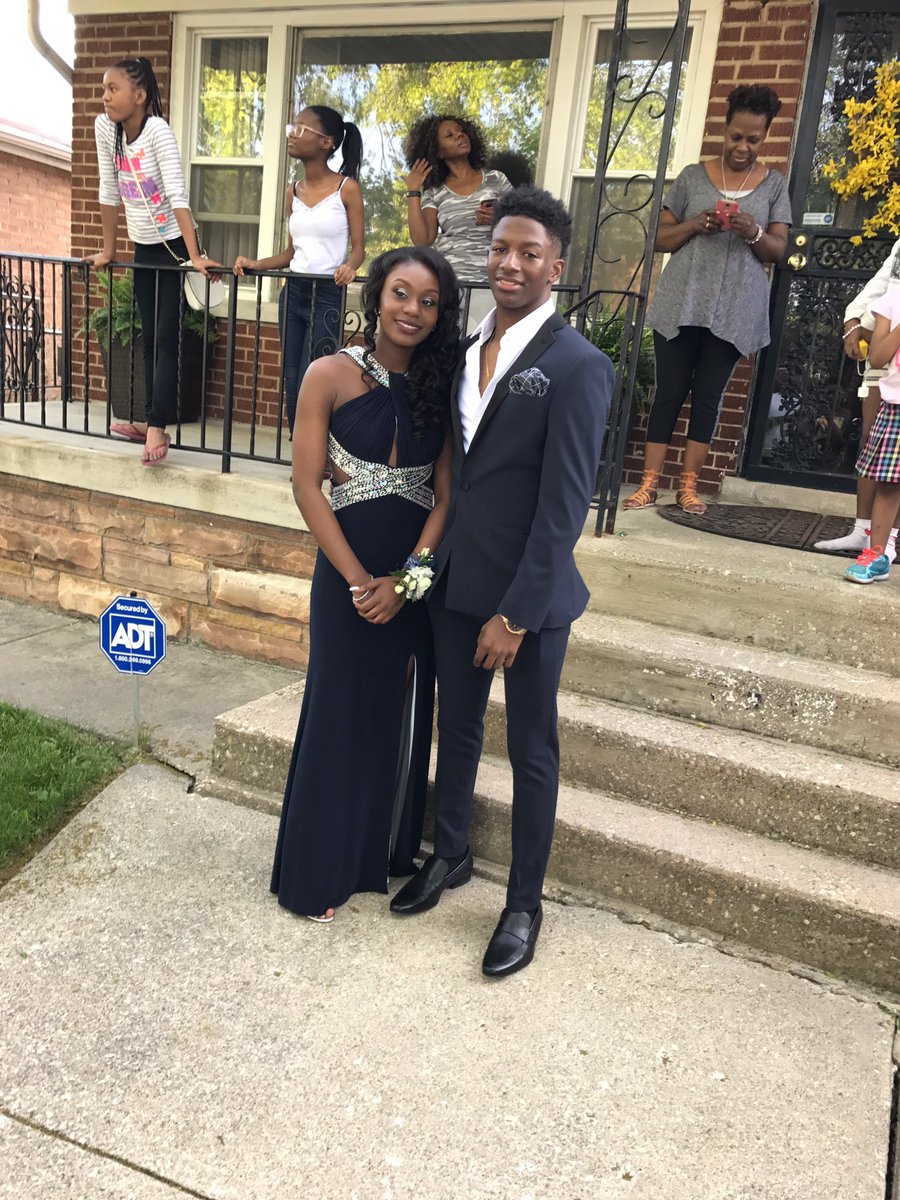 Tndo_deuce2's tweet photo. #Prom2k17 Dat Way 🤘🏾🤙🏾 https://t.co/D9Inf2oBVJ