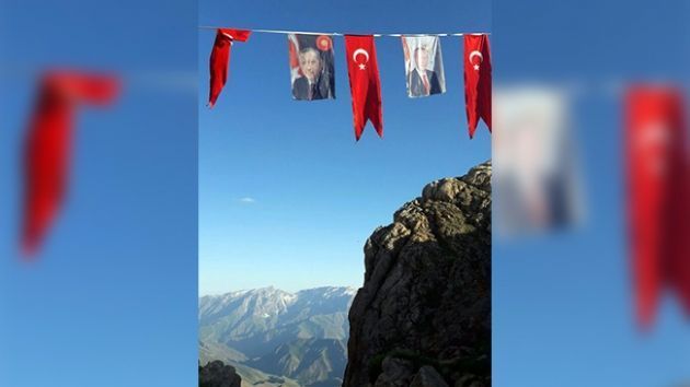Kato Türk bayrakları ve Cumhurbaşkanı Erdoğan'ın posterleriyle donatıldı bit.ly/2rpAl8Z