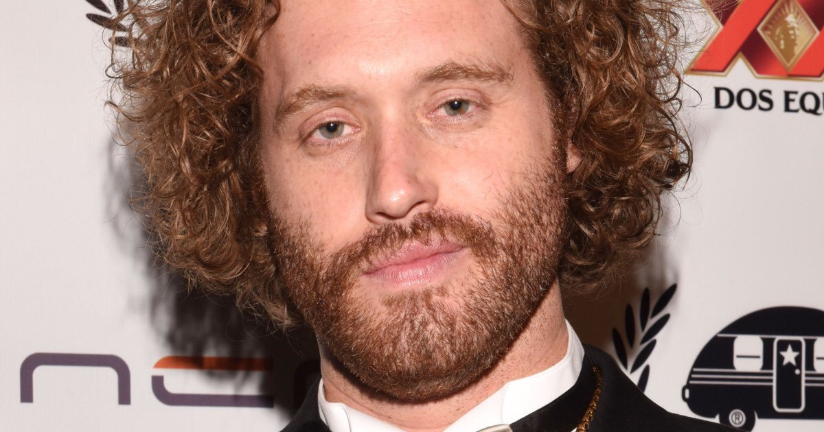    A very happy birthday to T.J. Miller! ¡Feliz cumpleaños 
