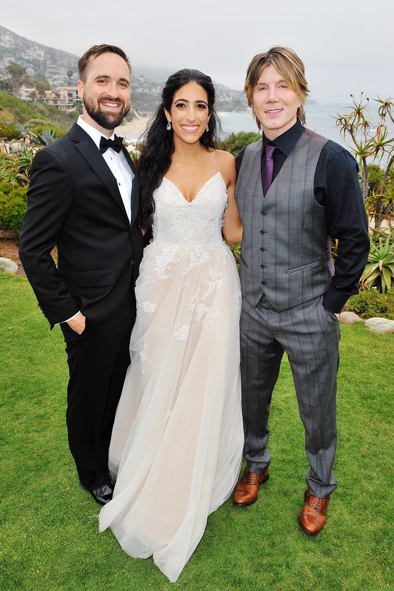 Brides Goo Goo Dolls Singer John Rzeznik Just Surprised Our Brides Live Wedding Couple At Their Reception T Co Zlxsqemfix T Co Xdgsil1dx1