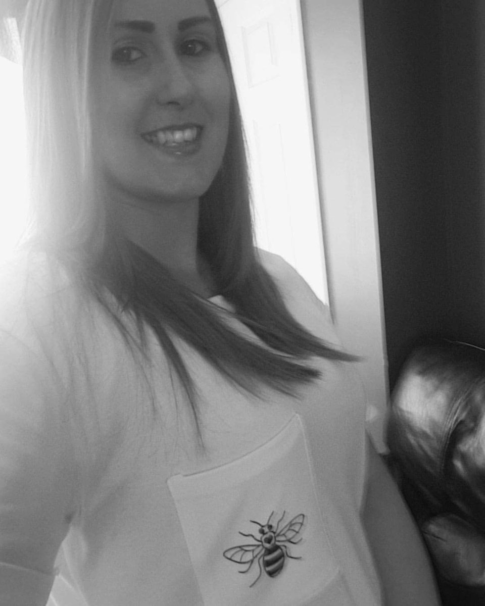 victorialeanne3's tweet photo. All ready to watch the one love concert on tele in my #BeeManchester tee #OneLoveManchester #WeStandTogether #inthestyleUK ๐โค๐โค https://t.co/4tsm3hV65h