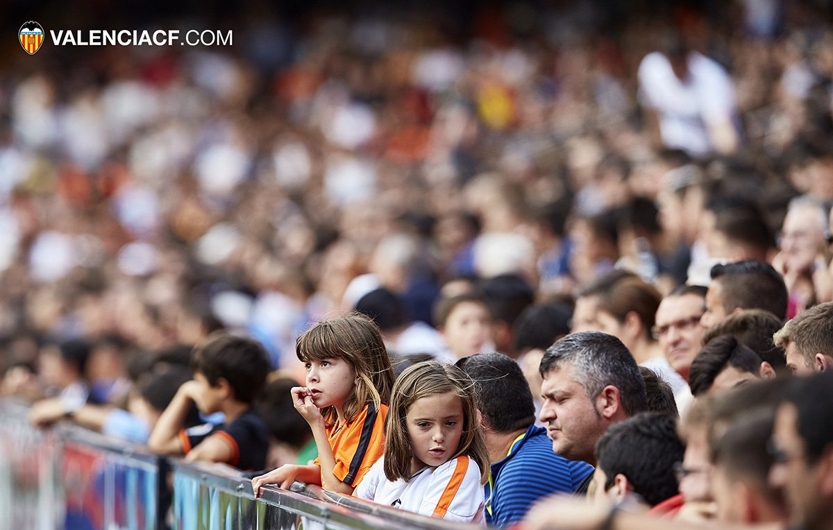 valenciacf's tweet photo. 📷¡GRACIAS a las 17.000 personas que hoy nos han ayudado a dar un paso más en busca del sueño! ¡Seguimos luchando! #AmuntMestalla https://t.co/hvGJ7DGcOv