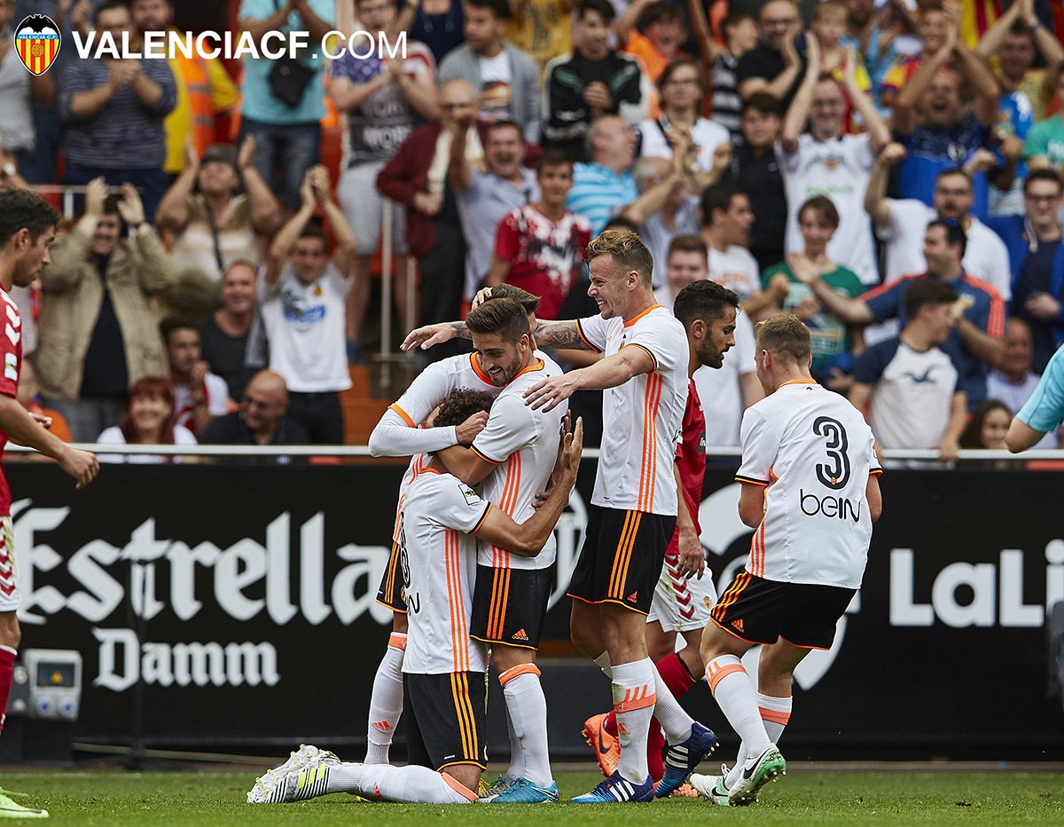 valenciacf's tweet photo. 📷¡GRACIAS a las 17.000 personas que hoy nos han ayudado a dar un paso más en busca del sueño! ¡Seguimos luchando! #AmuntMestalla https://t.co/hvGJ7DGcOv