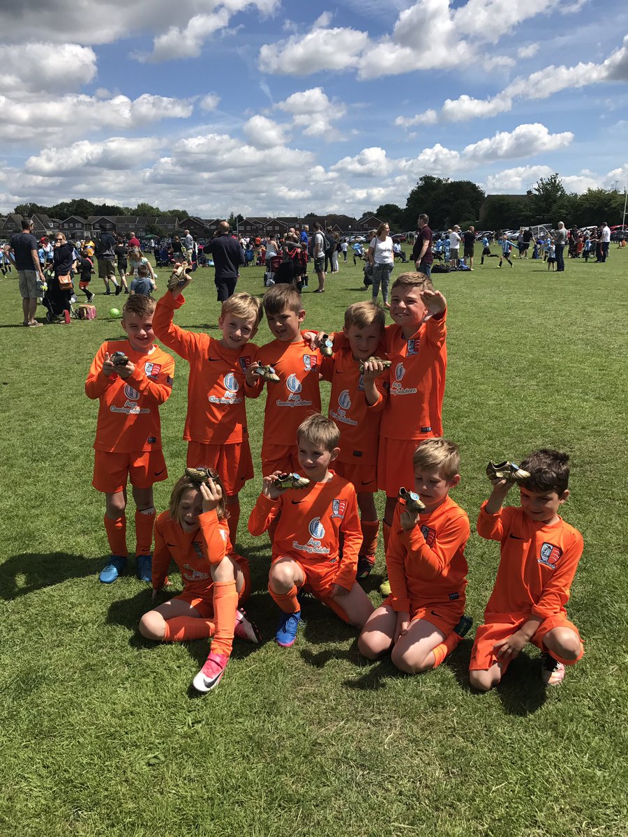 Gregorious79's tweet photo. Winners of the Springfield U8 Tournament 2017...Maldon &amp; Tiptree Pumas. @MandTYFC 
Superb football from the boys ⚽️ https://t.co/XsI5OX4XTN