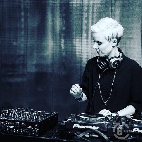 justhermusic's tweet photo. Sunday soundtrack incoming on @trickstarradio -I'm in the mix on the #tekbeat show 8.30-9.30pm with the sounds of my label @constantcircles https://t.co/KuaCnHWX1u