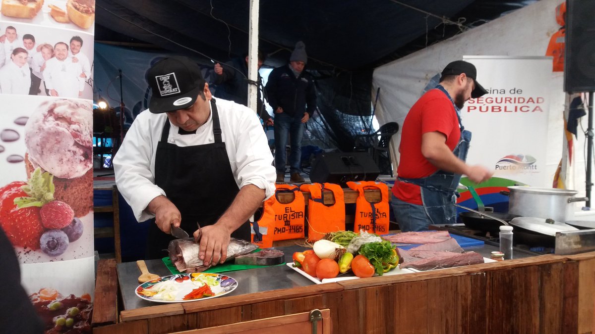 patrimoniosur's tweet photo. #fiestadelmar #anahuac #puertomontt https://t.co/mZ1oiYAQsR