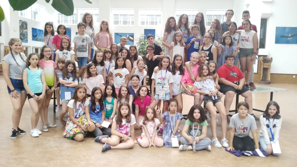 CoroFGSD's tweet photo. Los coros GSD Children's Voices dirigidos por #MaríaFernández tras un intenso fin de semana de ensayos de #LaCalle42 👏👏👏 https://t.co/b8UJZKKC3E
