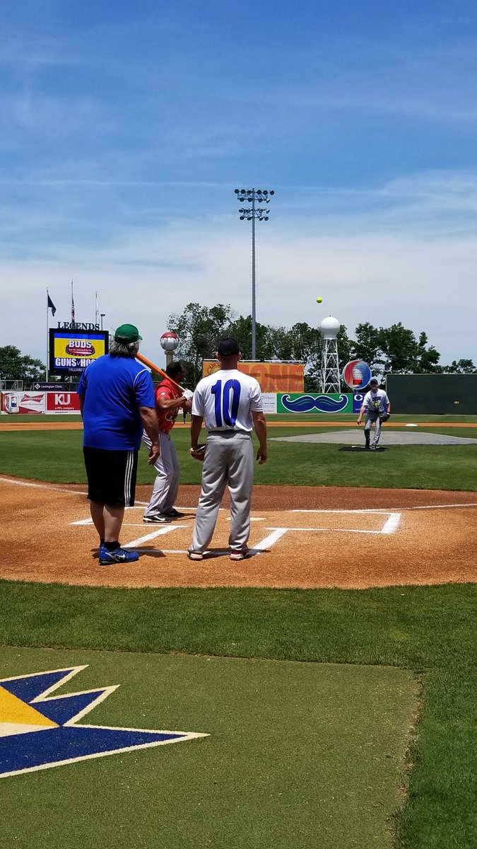 FoulcallGRD's tweet photo. 1st pitch of the 11th Guns vs Hoses softball game
@LexingtonPolice 
@LexKYFire 
@LexingtonLegend 
#LexingtonPolice
#LexingtonFire
#AllWin! https://t.co/rwRNulliEJ