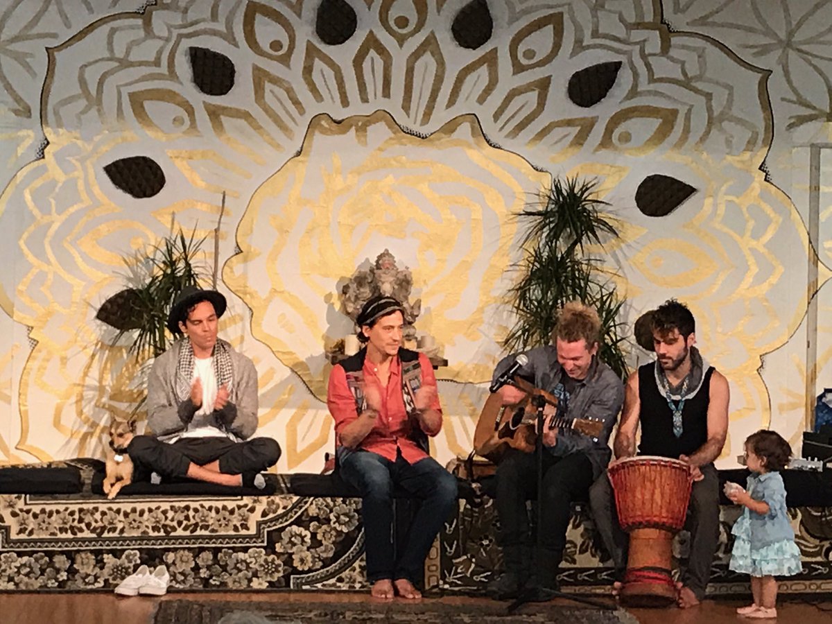 KNEKTtv's tweet photo. Music performance by @Michaelvincze live here at  @FullCircleVB! #activ888 #sundaymorning #inspiration  👉🏻 https://t.co/Akl1AKtvNq https://t.co/LBNVWkb2i0