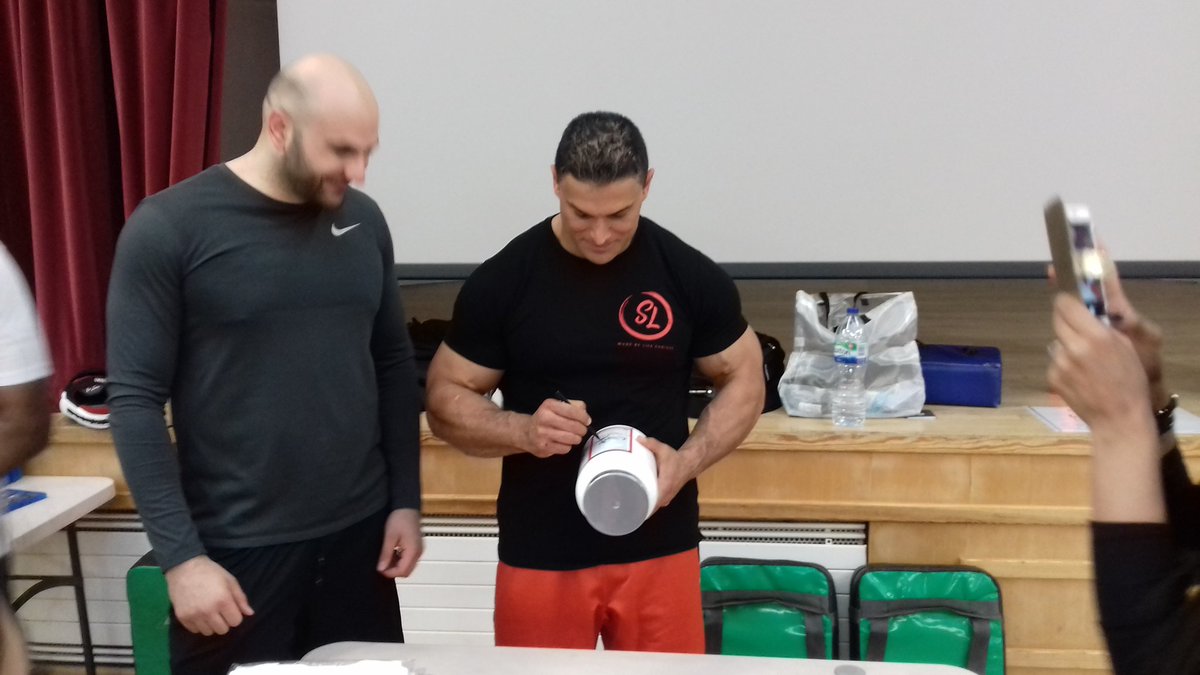 "Absolutely sir, I'd love to sign your protein!" 😁 #BigThree #martialarts #staylean #livestrong <a href="/SilvioSimac001/">Silvio Simac</a> #keeponkicking