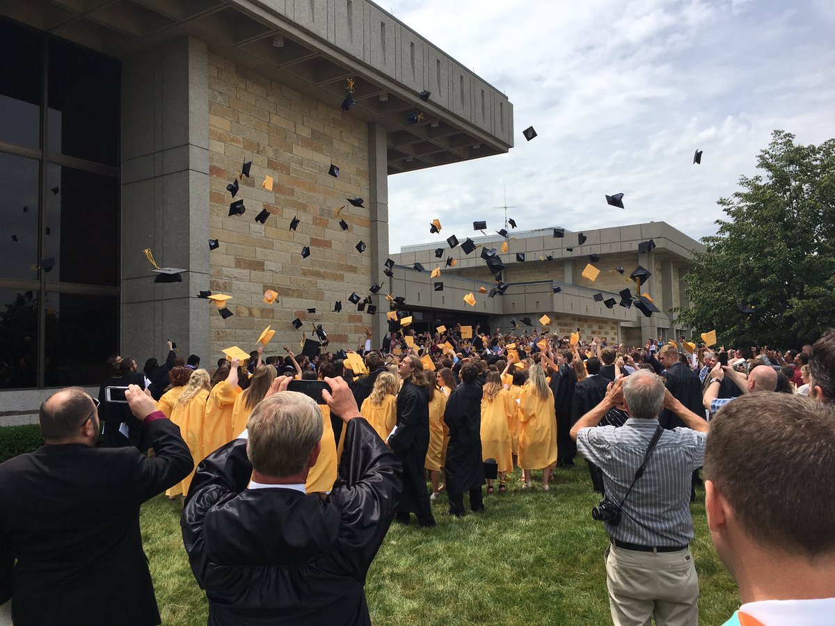 sn_sylvania's tweet photo. Congratulations to the 2017 Sylvania Northview High School graduates!@SylvaniaSchools @SteveSwaggerty https://t.co/I05VGJHqS5
