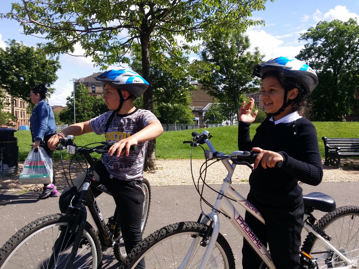 AnnetteStreetPS's tweet photo. Primary 7 enjoy cycling and developing skills during #goldenreward #confidentindividuals @mrsmomccormick @EdScotOL https://t.co/Fo3NN4q3m1