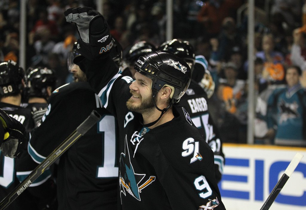 Happy 33rd Birthday to alumni defenseman Ian White. 