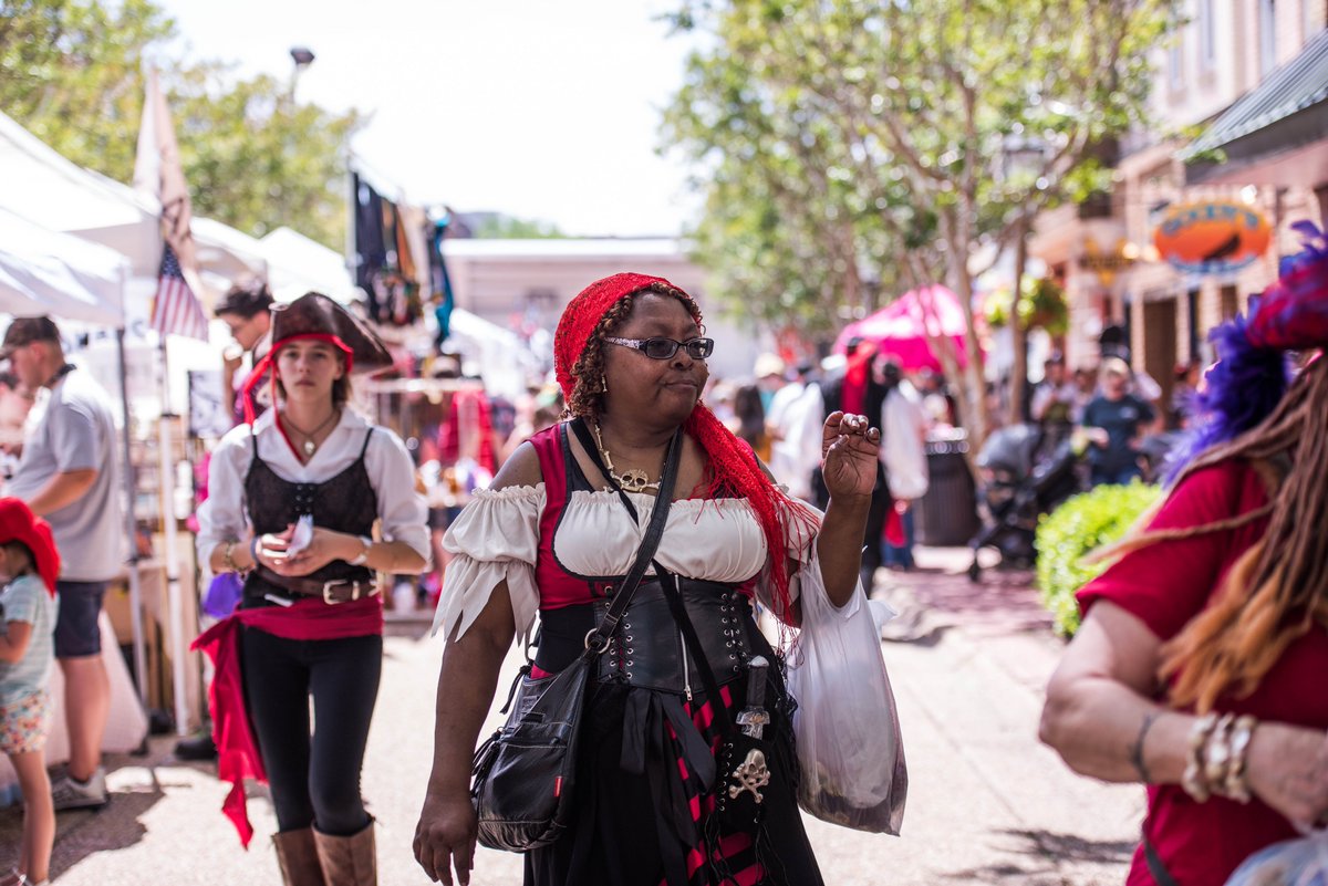 lamilparva's tweet photo. BLACKBEARD #PIRATE #FESTIVAL!
Don't miss out, today until 6pm!
#visitHampton #loveVA #Mexicanfood #lovetacos #piratefestival #costume https://t.co/tENh24fkW6