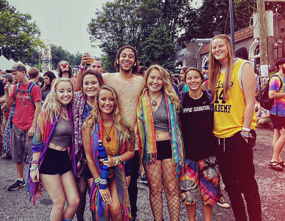 gracefulflowz's tweet photo. good times rollllπ€€πΆππΌπ« #SliceFestπ GRIZZZ ily @erinnnnn_11 @_sidddd @_LittleBritt_ @ZoBeezy33 @MadelynBrooke_ https://t.co/QvD69XqCdN