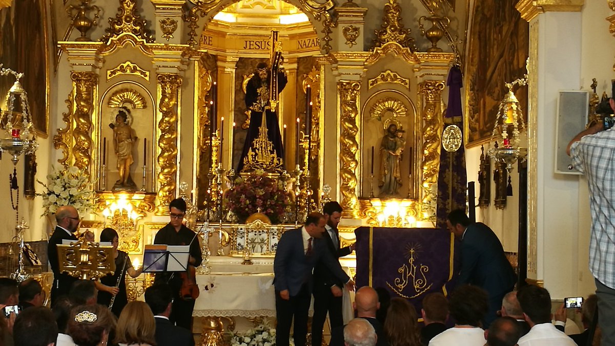 moraosalhgrande's tweet photo. Presentado el Cartel Anunciador del Día de Jesús 2017 obra de @Juanitoaguilarr  #DíadeJesús17 #AlhaurínelGrande #MoraosALH #CofradiasMLG https://t.co/7ir0gZUGG5