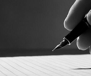 Jroo7_2015's tweet image. -

أتعْلَمِينَ كَم حَربٌ خضَّتْ فِي رأسِي لأكْتُب لكِ هَذِه الرَّسالة الصَّغِيرَة ،جُلَّ مَ إَرِيد قَوْلَهُ لَا يَكْتب ..!