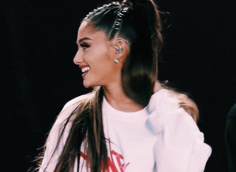 ArianatorRain's tweet photo. ARIANA SMILING AGAIN GIVES ME LIFE. https://t.co/NhJxXGcARO