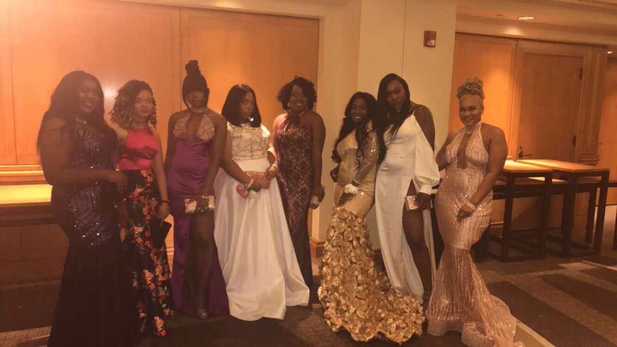 Huncho_niya's tweet photo. #mckinleyprom2k17 #techprom2k17 https://t.co/FKPqxt5EPK