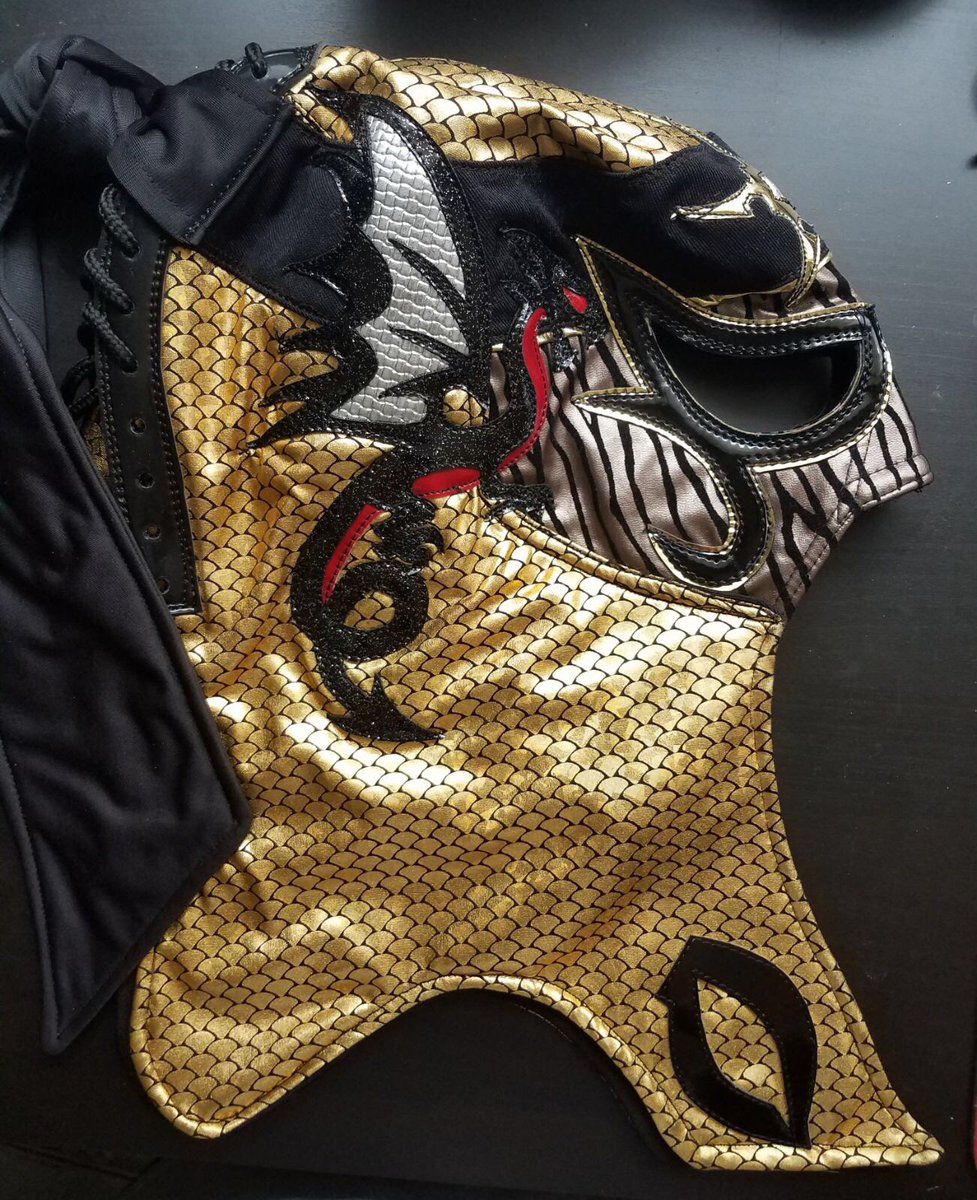 maskedrepublic's tweet photo. Mon June 5th. 5 PM PT/8 PM ET. 5 @PENTAELZEROM masks we got from him at FCW y'day. 2 Ring Worn. 3 New. All Signed. https://t.co/oY3mZCIlX3 https://t.co/ZOh5vrnPNa
