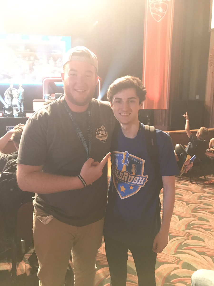 Papi_Yesse's tweet photo. Met the legend @Rizzo_TV what an honor. #G2 what a weekend it has been. #RLCSWC2017 https://t.co/orgJjsFVrn