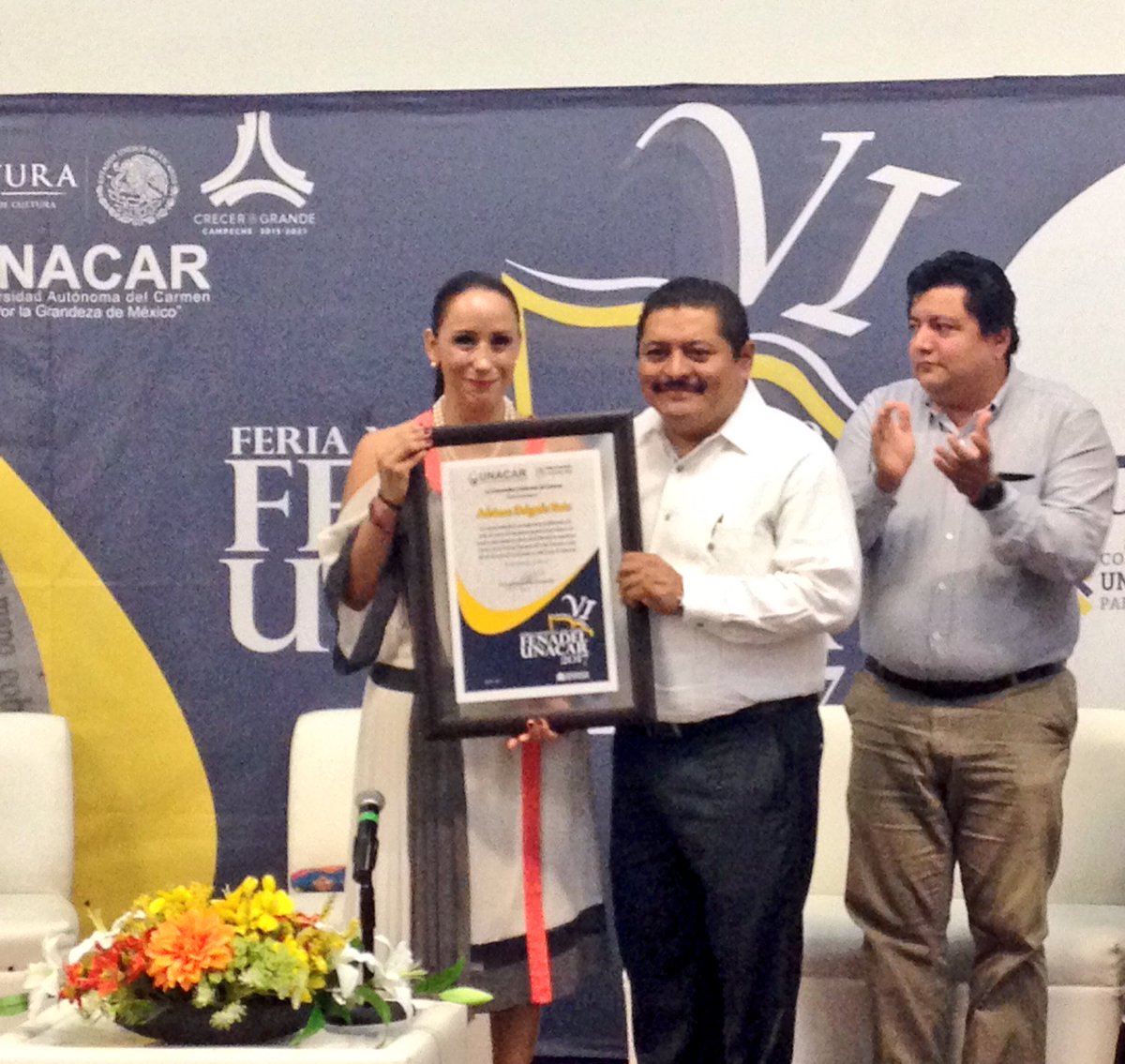 UNACAR's tweet photo. Lic Adriana Delgado Ruiz de #tvaztecaopinion recibe el premio #delfin máximo galardón otorgado por el rector JARH @UNACAR #FENADEL 2017 https://t.co/JFHUBqNZDW
