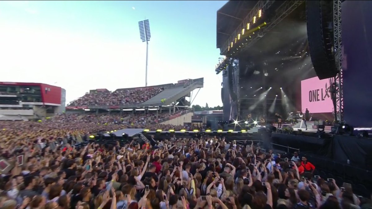 LMVotePH's tweet image. #ONELOVEMANCHESTER 

#BLALittleMix @NordoffRobbins1
#MTVAwardsStar Little Mix