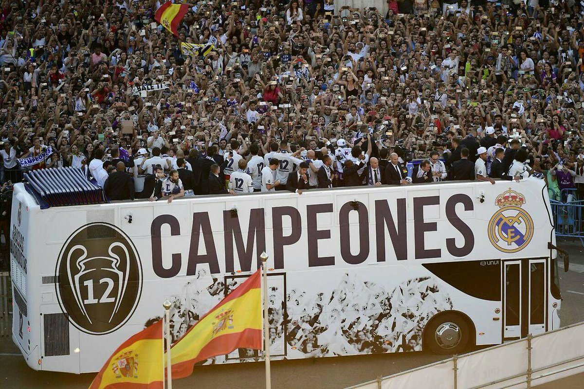 real_pasion's tweet photo. YA ESTÁN EN CIBELES NUESTROS HÉROES. https://t.co/mR7h25UB3T