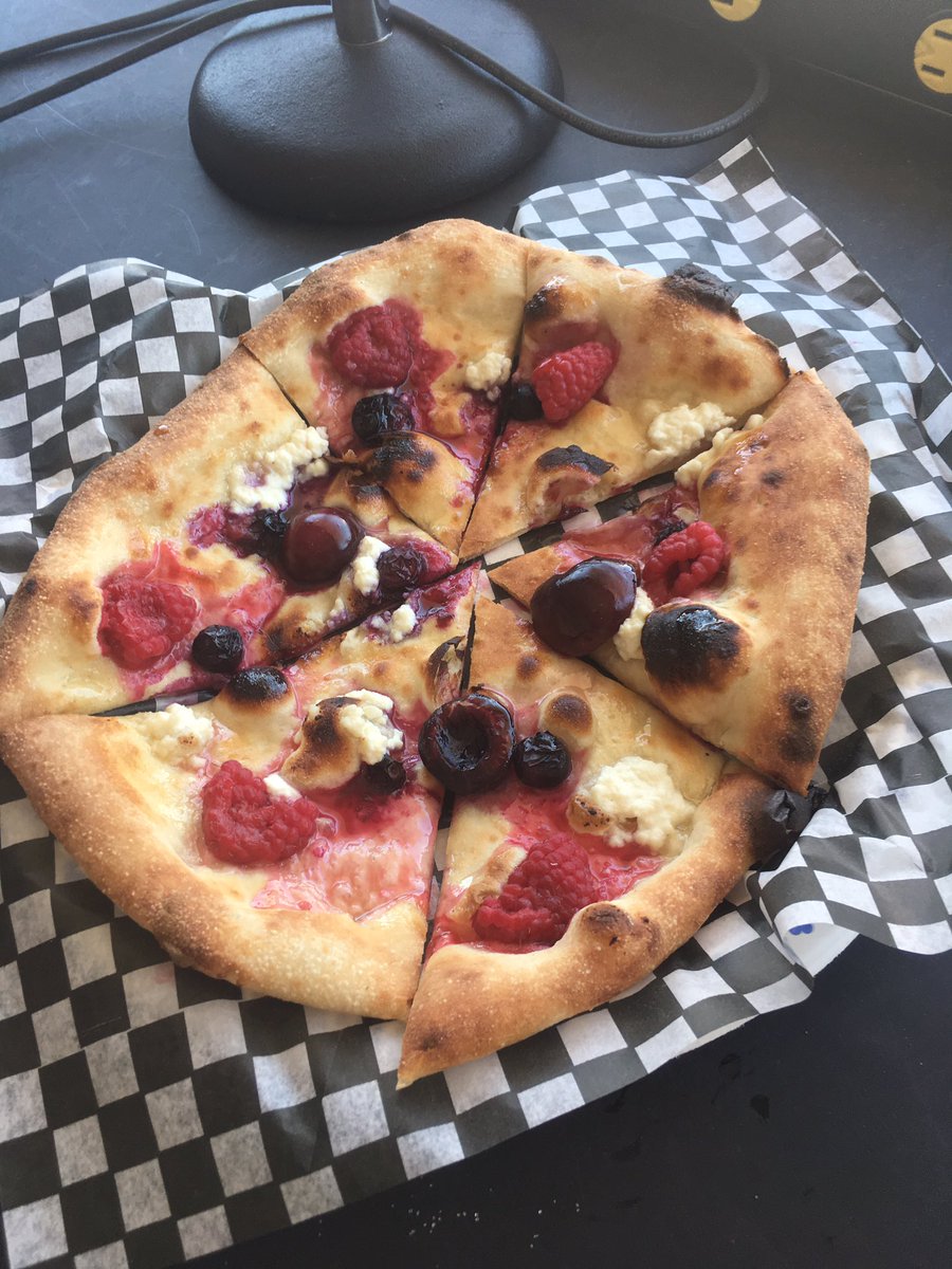 Leah___Murray's tweet image. Omg!! Dessert pizza from @gypsygirlmh #medhat so good! The crust is what dreams are made of! Down @SpectrumMedHat