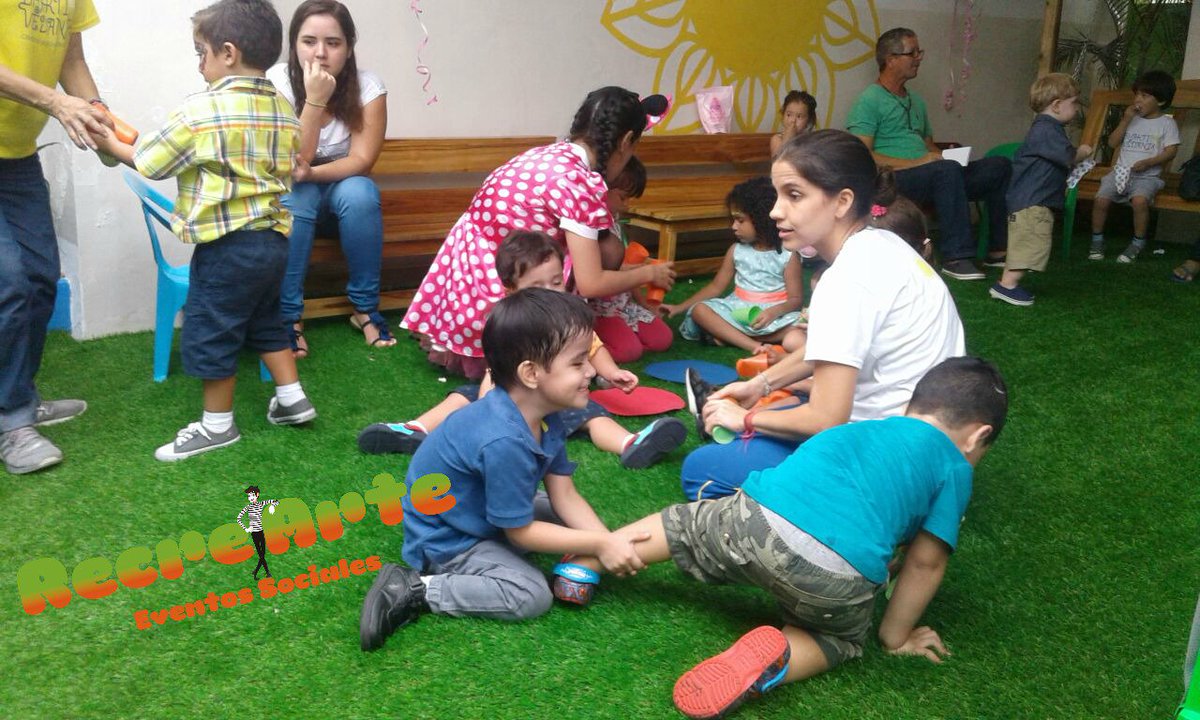 recreArteEvent's tweet photo. Festejamos el Día del niño junto a los peques de Bhaktivedanta🎉 #RecreArteEventosSociales😀 #QueBienLaPasamos👍 #CarretaDeCanguil #MinnieMouse https://t.co/57HhEPNSDF