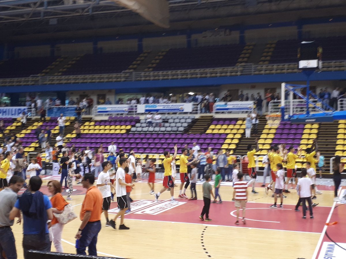 anyrub27a's tweet photo. #SomosDeOro @CBCValladolid 👏🏀👏🏀👏🏀 https://t.co/R2UARM7LKn