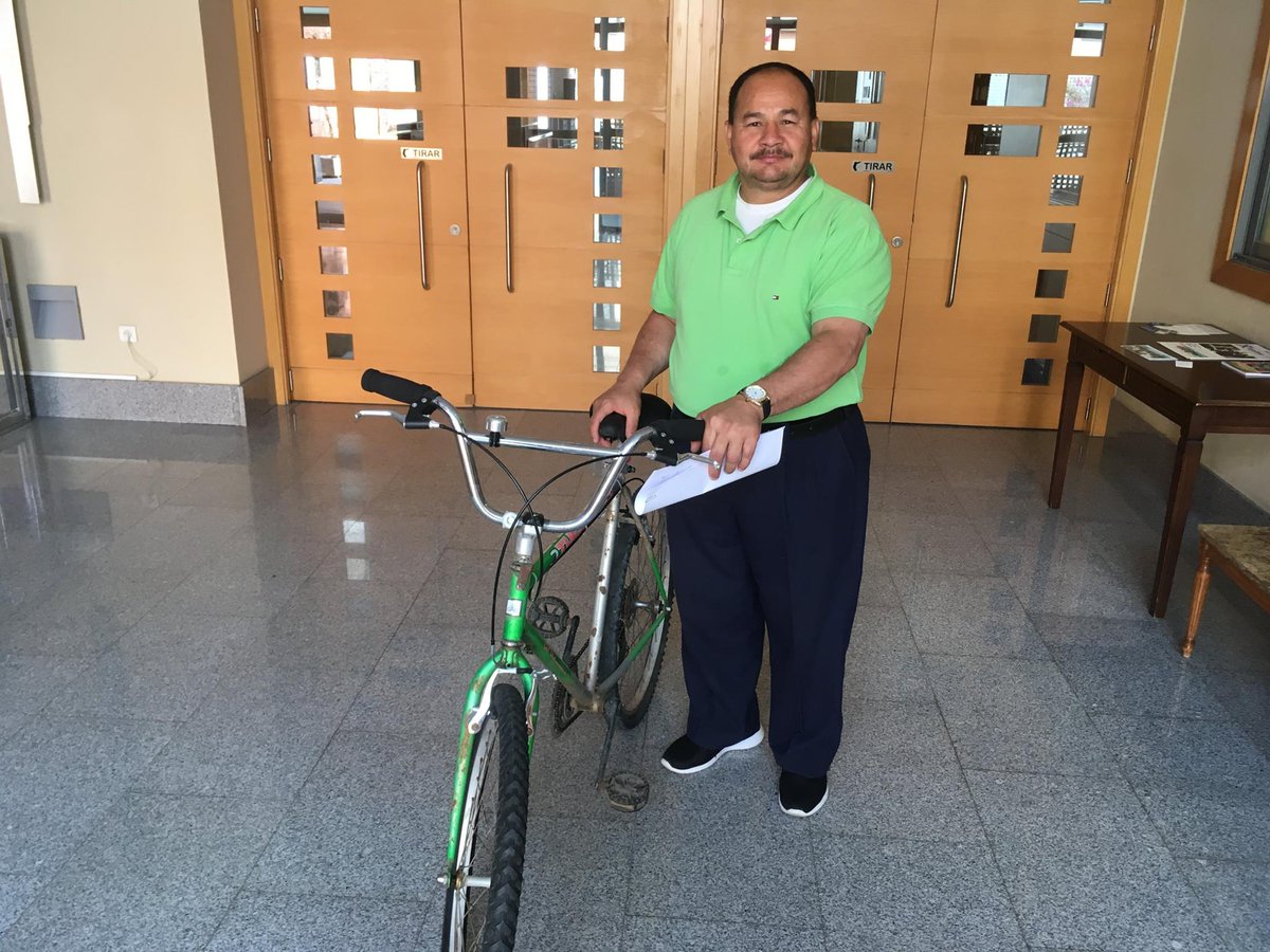 AngelsByBike's tweet photo. Nelson es Hondureño, acaba de llegar a España. Necesita la bici para asistir al curso de #EscueladeAcogida en @SanJosemariaVLC https://t.co/bgSccInpC9