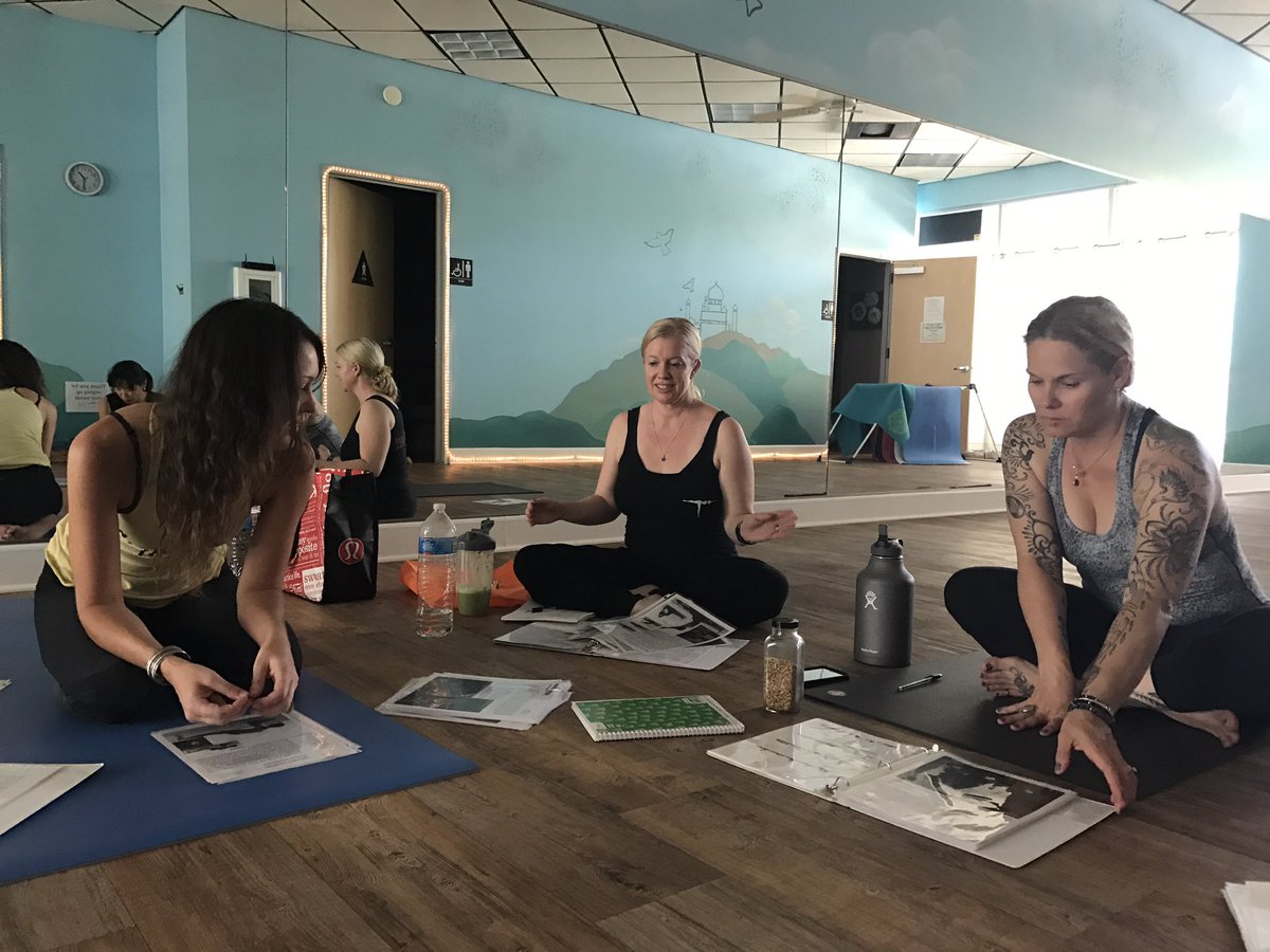 hashtagprettyCB's tweet photo. #Fusion teacher training is now in its 4th day at #BlueMoonYoga! We cant wait to add more classes to our schedule soon #namaste #omemgee https://t.co/4GZsAzBlFf