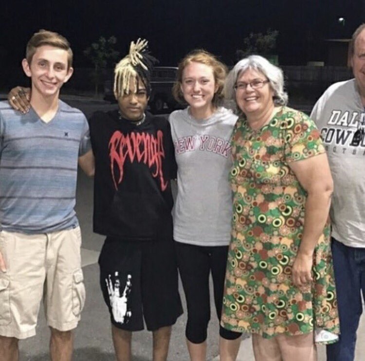 DavidLetternan's tweet photo. So nice of @trvisXX to take a photograph with my grandchildren! We love your song 'Bad and Boujee' https://t.co/0TWe1Bj3ng