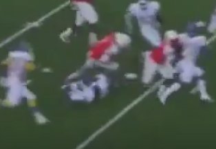 BrandonJacks73's tweet photo. Still don't know how he did it! #Matrix @Spence_nation #GoodRunning #NiceBlocking 80 yards later TD #FlashbacktoFootball #Elusive https://t.co/ucvzoHFnsd