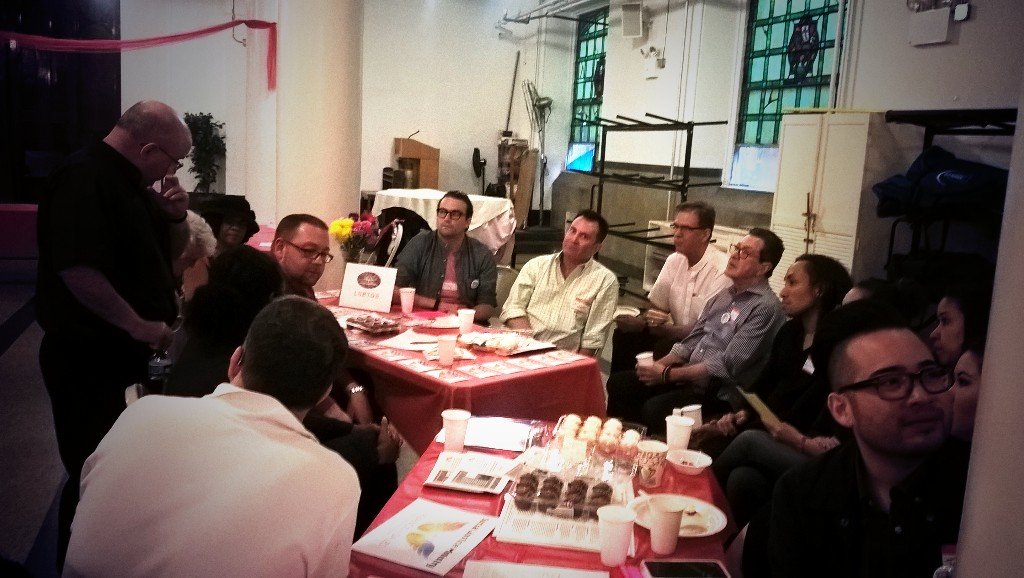 sfdsnyc's tweet image. Fr. Kelly discusses ministry ideas with the Social Justice and LGBTQ groups. #UnityGathering #Pentecost