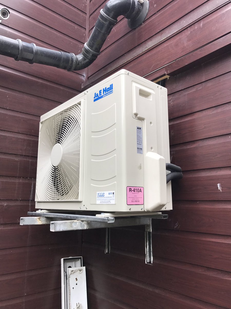 TRACLTD's tweet photo. We recently installed this @jehallfridge #cellarcooling system in #Hollingworth #Refrigeration #CallTRAC https://t.co/x20PgNZEOi