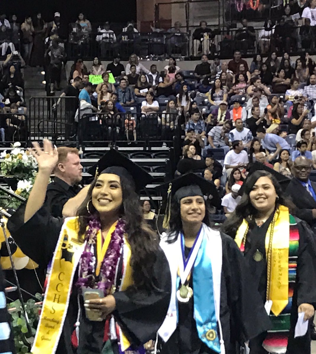 CCHS_Nelson's tweet photo. More 2017 Grad Pics! https://t.co/fyuyhfakqA