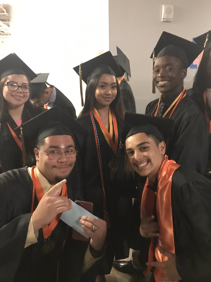 CCHS_Nelson's tweet photo. More 2017 Grad Pics! https://t.co/fyuyhfakqA