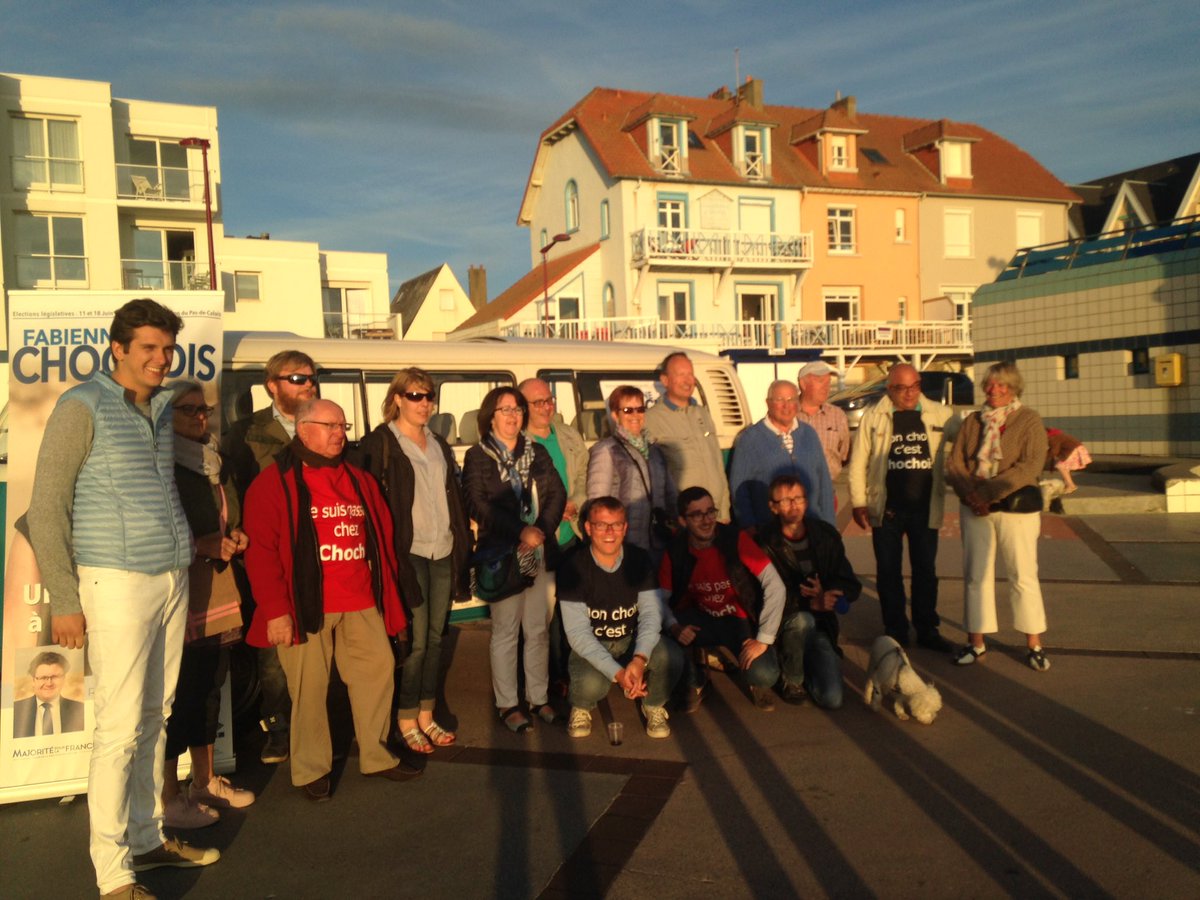 salles_francois's tweet photo. À #Wimereux pour le Choch'tour , échanges amicaux autour d'un verre sur la digue #legislatives2017 #Circo6205 https://t.co/1ij6STJM8o