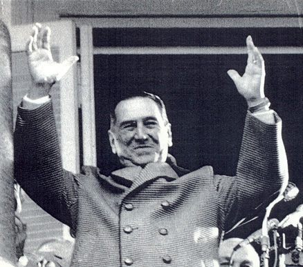 FerEspinozaOK's tweet photo. Hoy hace 71 años asumía su primera presidencia Juan Domingo Perón. 
Una de las páginas más importantes de la historia argentina https://t.co/hGKjVr9LSX