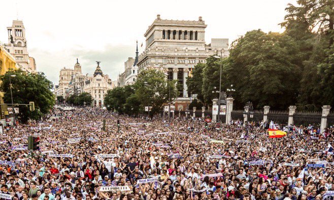 The scenes in Madrid as the Madridistas welcome their heroes home! 🏆

#HalaMadrid #CHAMP12NS #UCLFinal #UCL