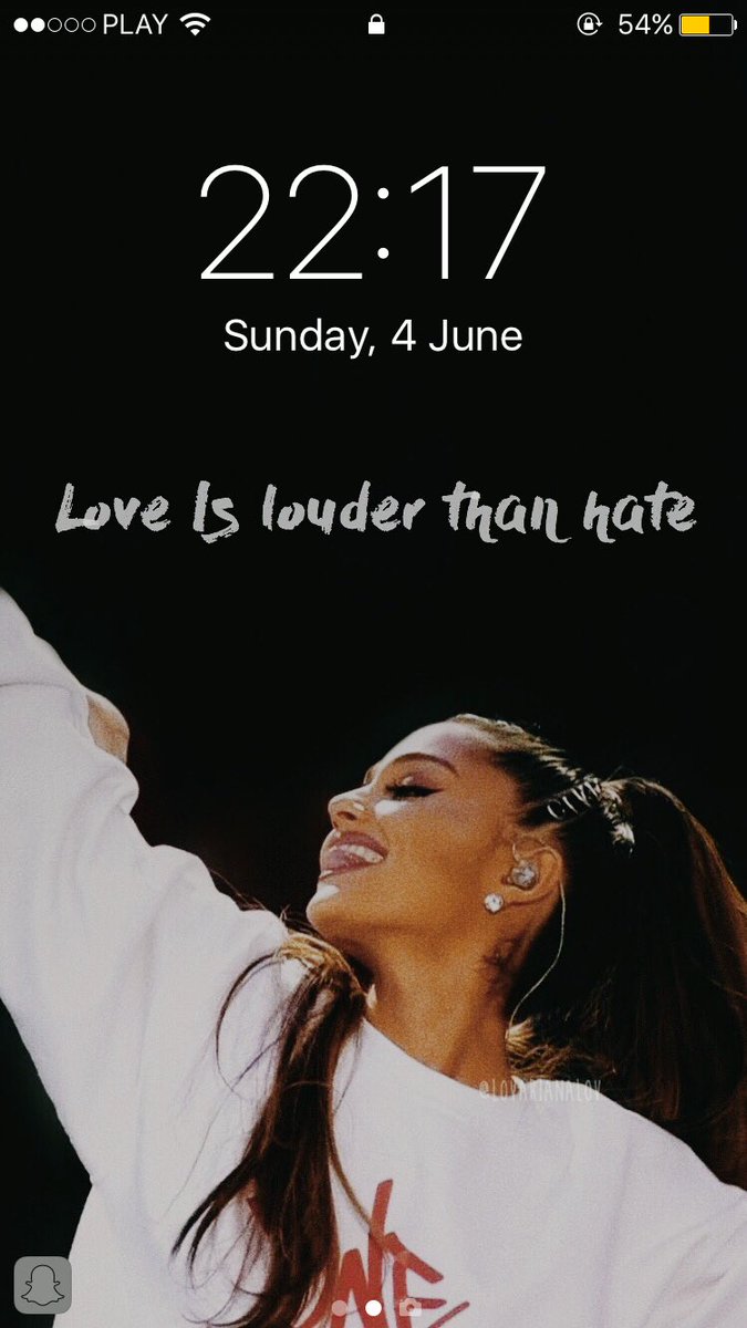 lovarianalov's tweet photo. Ariana Grande lockscreen ❤️ rt or ask if you want it 🌙 must be following ⭐️ #OneLoveManchester https://t.co/1f9wj1watR