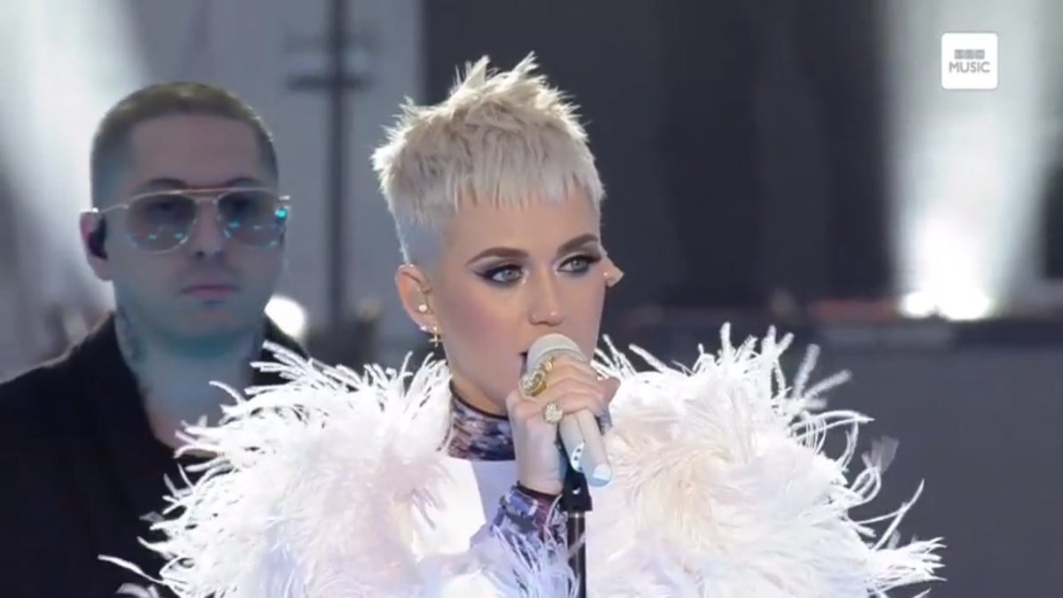 FernandaDh's tweet image. Cuando las palabras fallan, la música habla. 

#OneLoveManchester