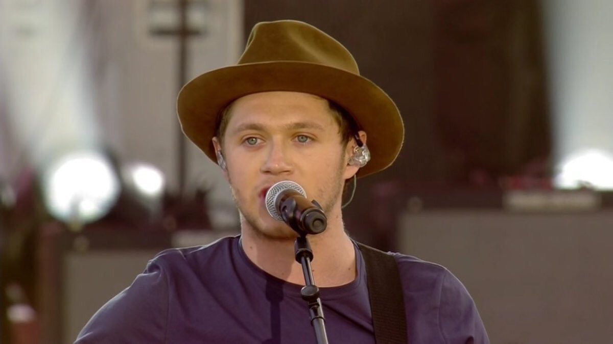 FernandaDh's tweet image. Cuando las palabras fallan, la música habla. 

#OneLoveManchester